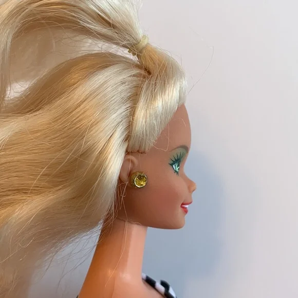 Vintage Barbie, Holiday Barbie 1991 #1871 - Picture 6 of 16